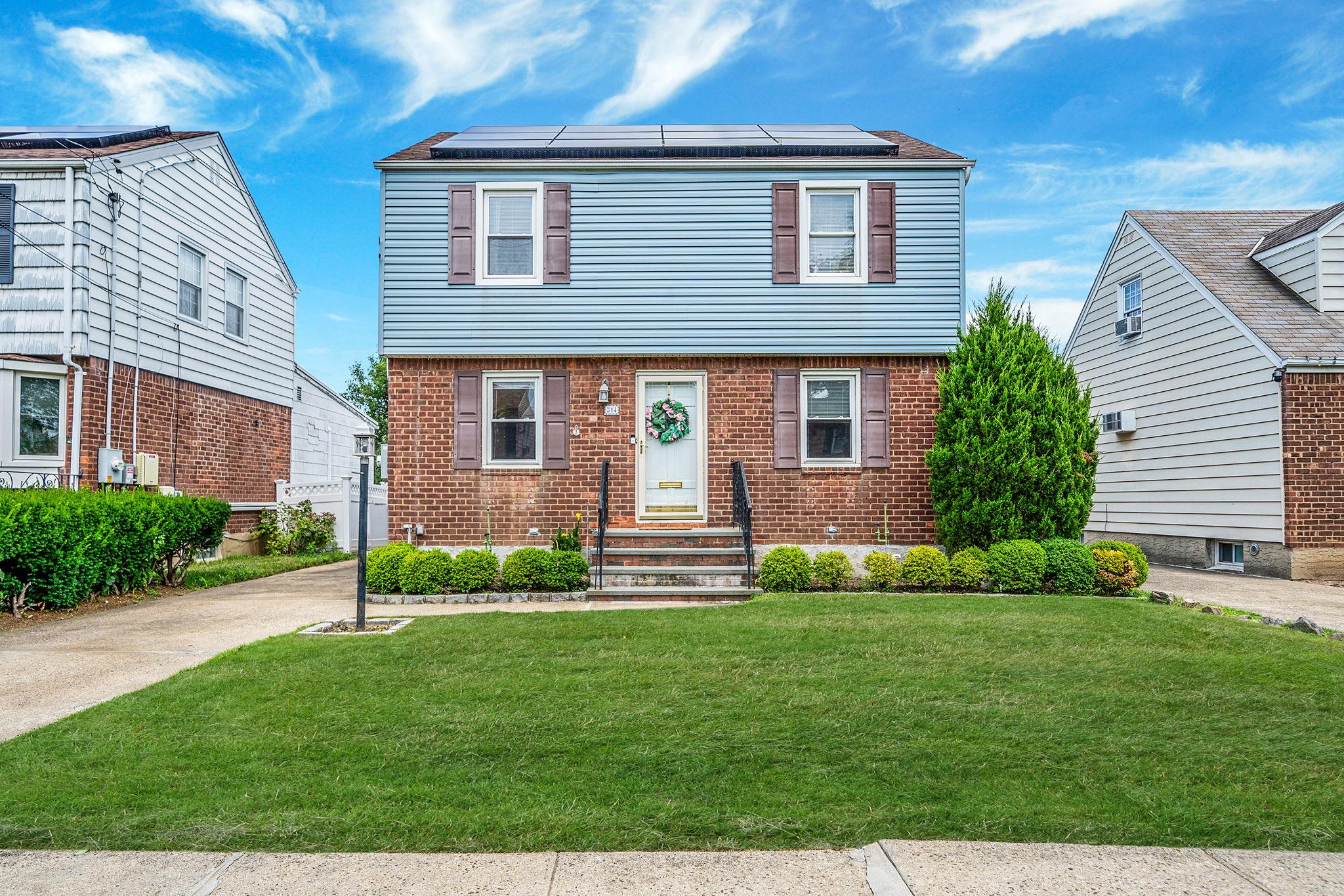 314 White Road, Mineola, NY 11501