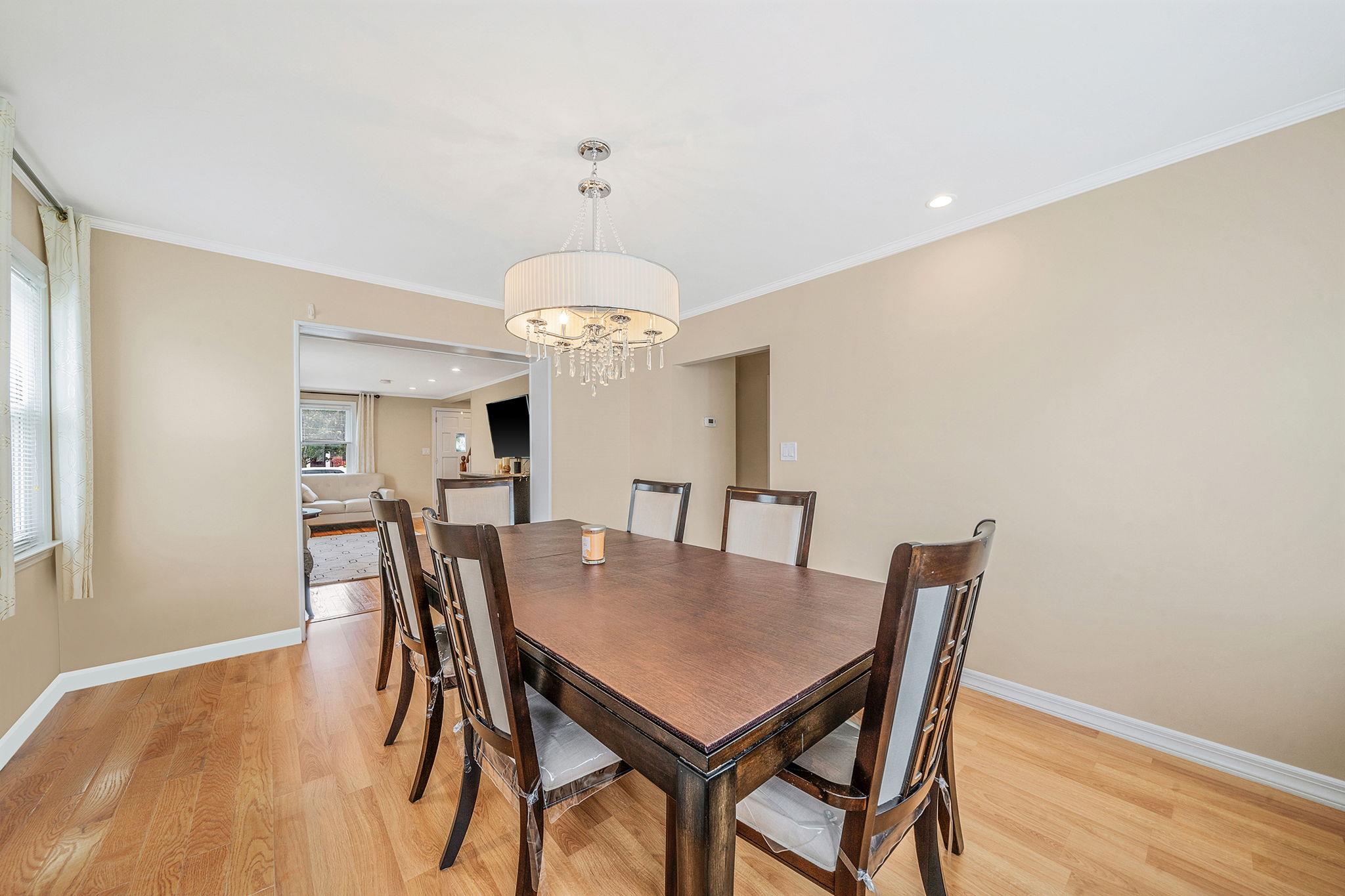 314 White Road, Mineola, NY 11501