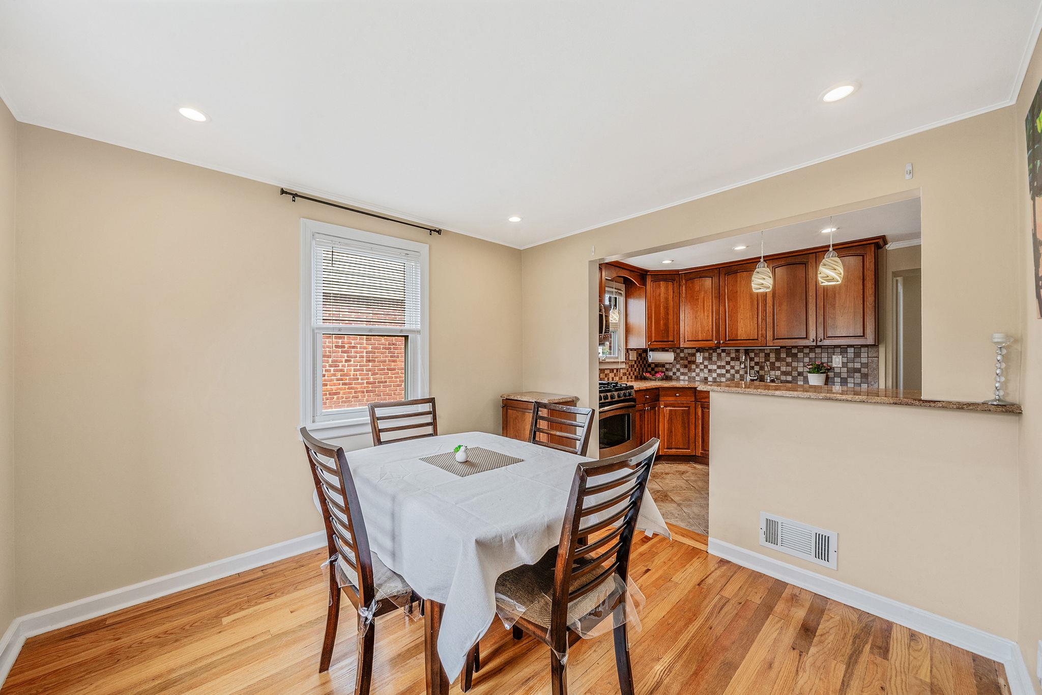 314 White Road, Mineola, NY 11501